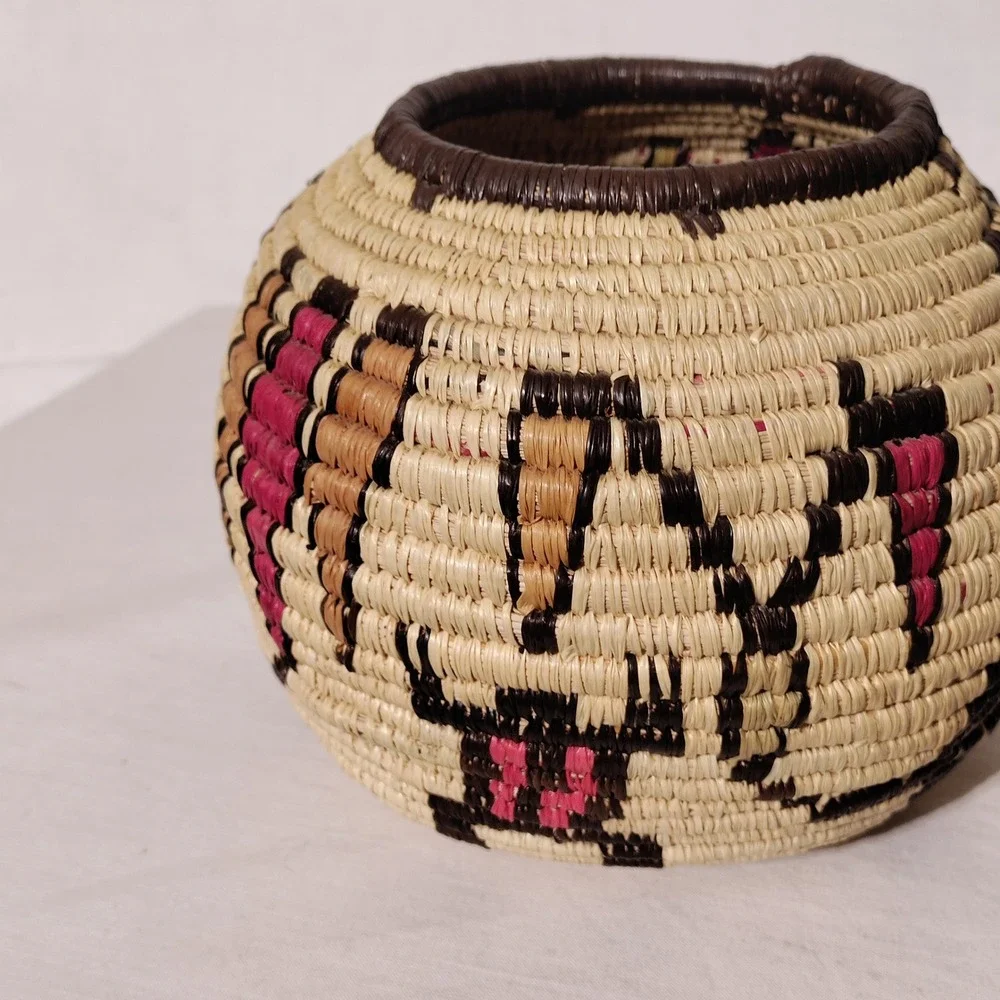 Hopi Style‎ Coiled Woven Basket Globular Olla Pink Brown Geometric 5.5